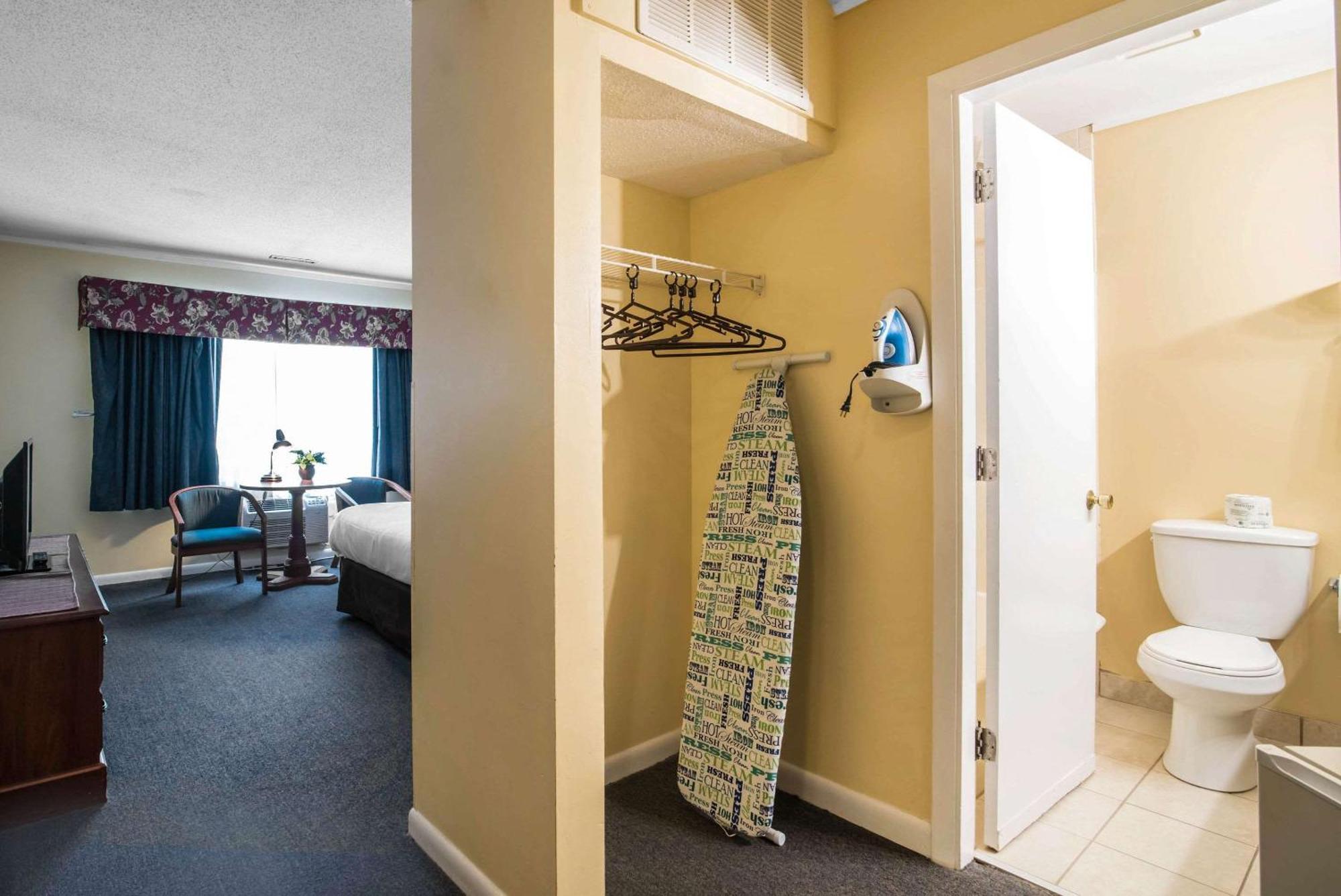 Tiltonlodge Inn & Suites Exterior photo