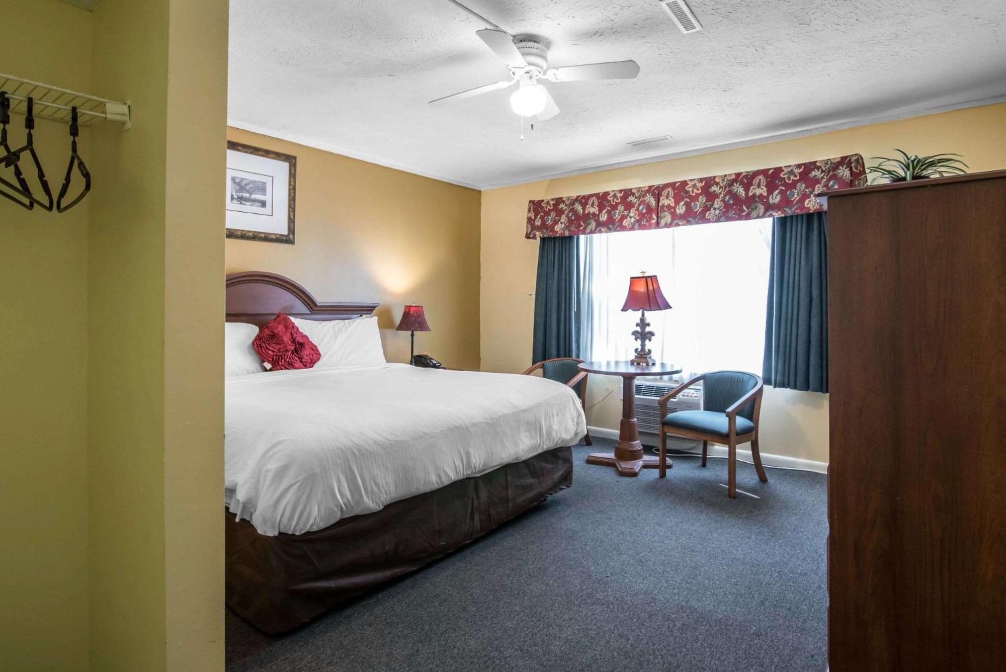 Tiltonlodge Inn & Suites Exterior photo